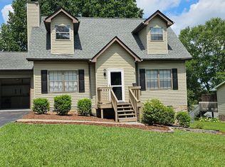 242 Ridgeview Dr, Johnson City, TN 37615