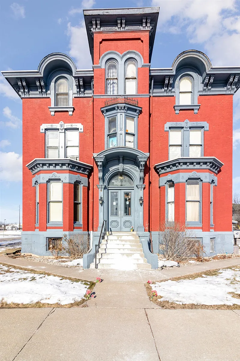 Building Photo - 701 Center Ave #15