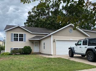 494 W 23rd St, Holland, MI 49423