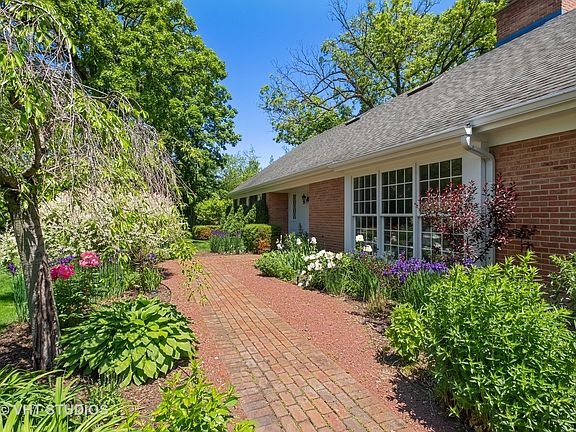 2nd image of 585 Meadowood Dr