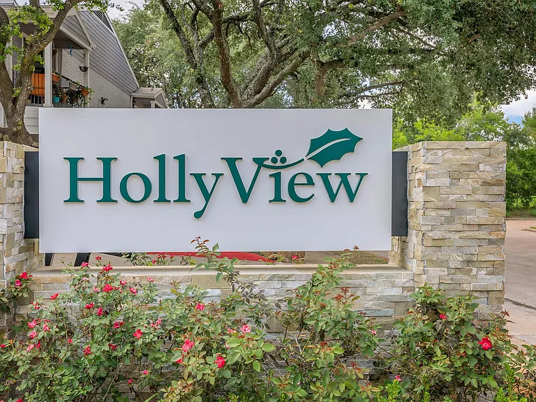 HollyView Apartments — Photo 12