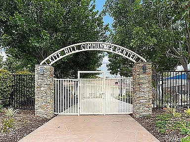 4 bed, 2612 sqft, $7,950 — Photo 2