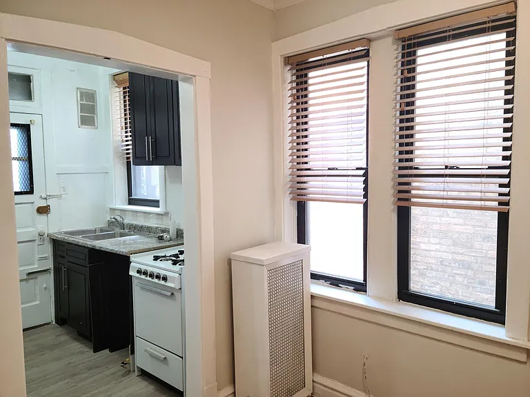 2906 N Seminary Ave #2 — Photo 8