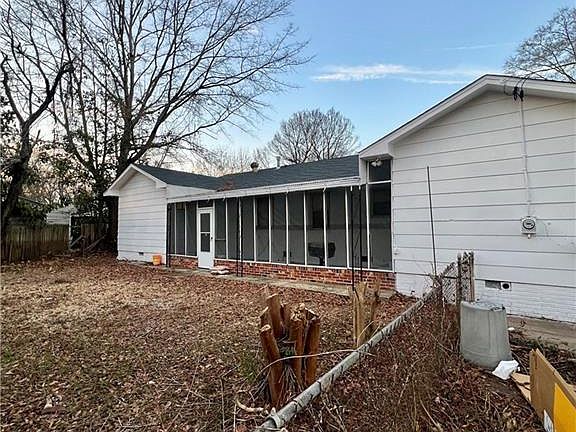4th image of 2618 Blan St