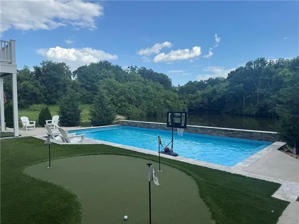 609 NE Persimmon Cir, Lees Summit, MO 64064