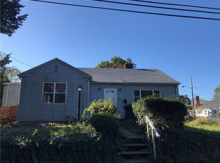 31 Evergreen Ave, Middletown, RI 02842