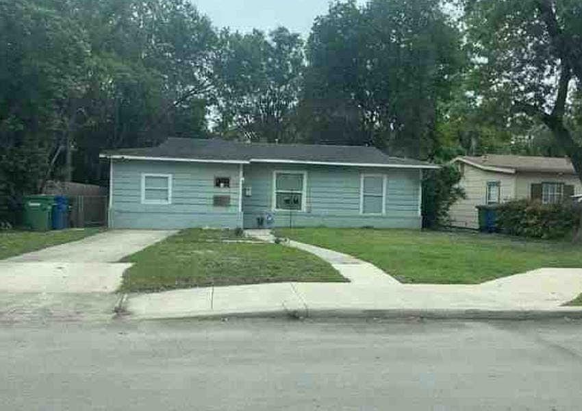 1st image of 506 Brookview Dr