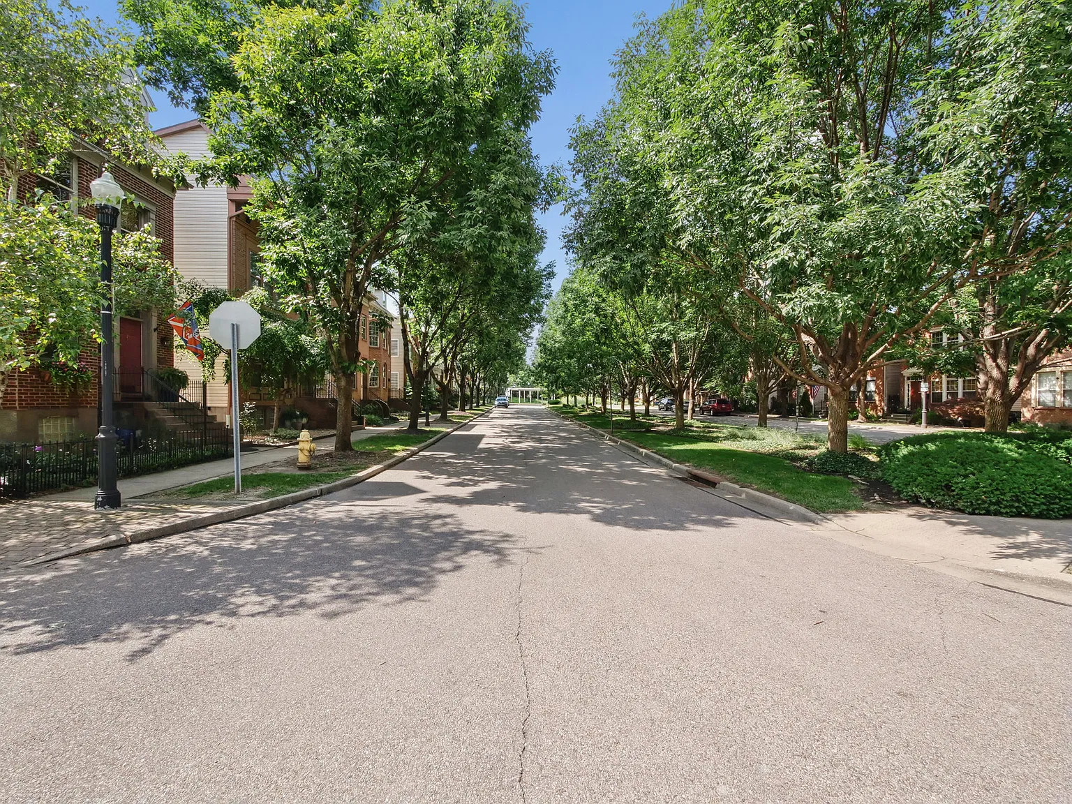 3 bed, 2420 sqft, $4,000 — Photo 3