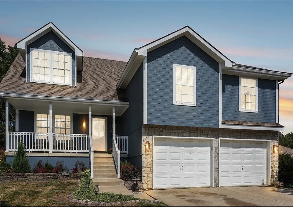 1st image of 115 NE Red Bridge Ct