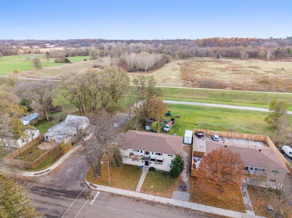 94 6th Ave, Brantford, ON N3S 1B2