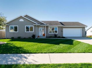 310 Prairie View Dr, Gilbert, IA 50105