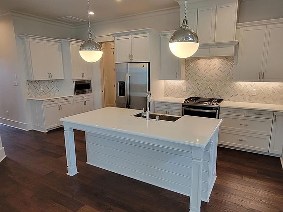 5th image of 209 Camellia Oaks Ave