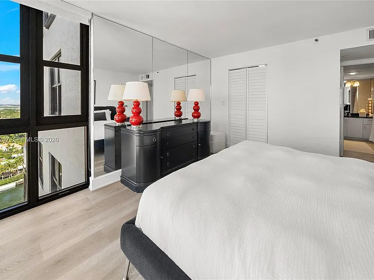 2555 Collins Ave #2014 — Photo 36