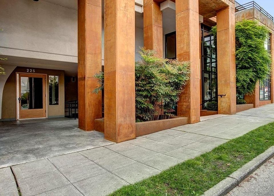 1st image of 225 NE 65th St APT 306