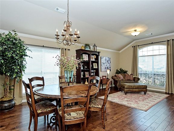 4th image of 7616 Menler Dr