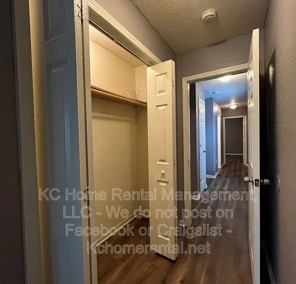 1003 S Hocker Ave — Photo 17