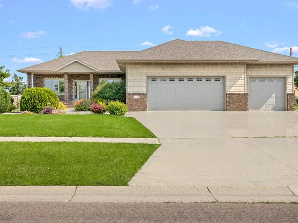 4108 58th St S, Fargo, ND 58104