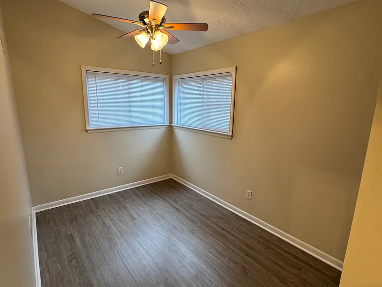 208 Shadow Wood Pl — Photo 23