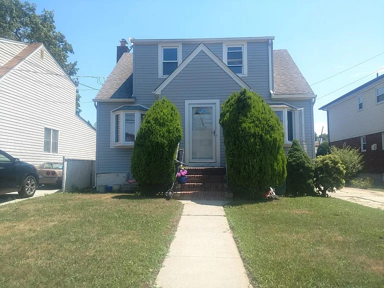 169 Litchfield Ave — Photo 1