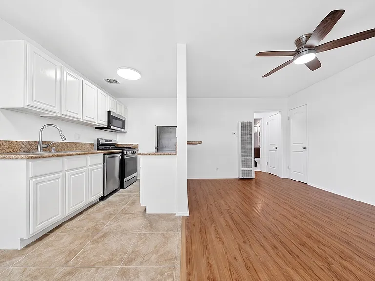 6944-6954 Coldwater Canyon Ave — Photo 14