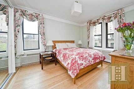 4th image of 305 W 72nd St APT 6C
