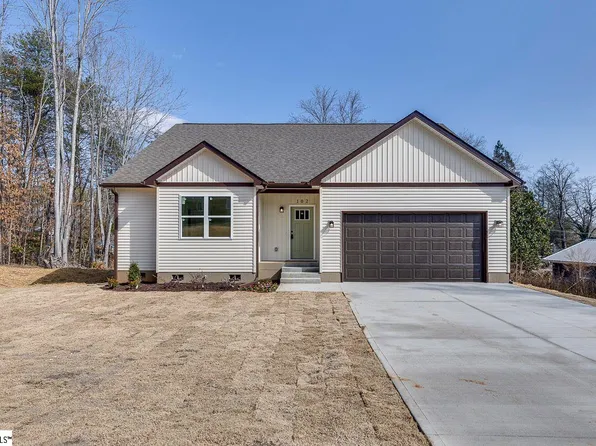 102 Chestnut Rd, Landrum, SC 29356