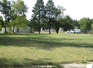631 Bismark St, Beatrice, NE 68310