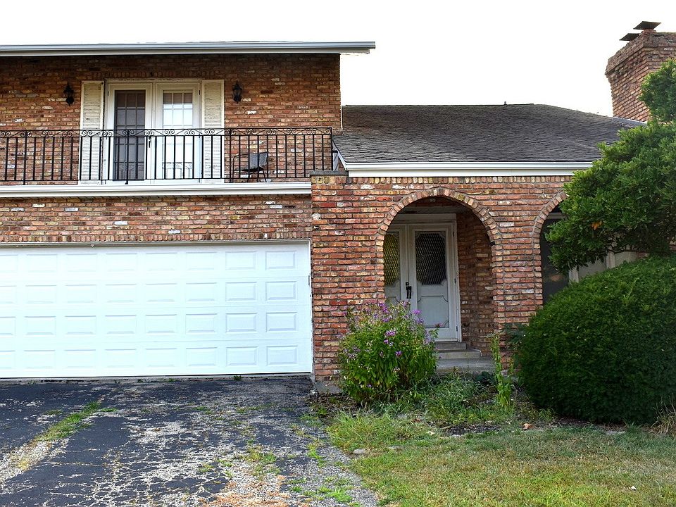 1st image of 724 Lincoln Ln