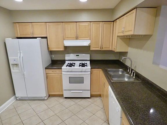 4th image of 690 Marilyn Ave APT 202