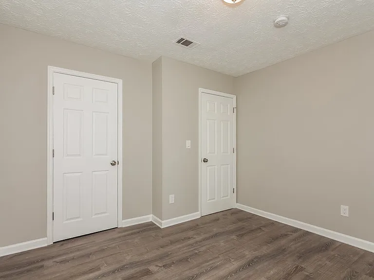 915 Walnut Creek Ln — Photo 11
