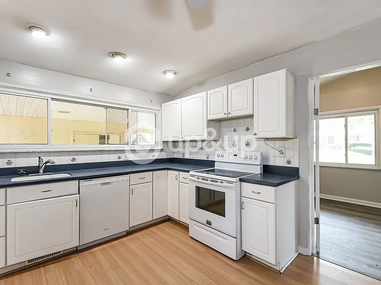 905 Barat Ln — Photo 6