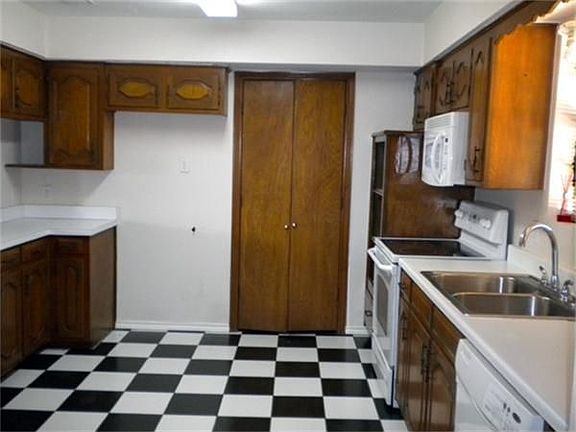 5th image of 405 Green Acres Dr