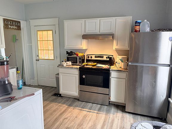 4th image of 1600 W Adams St