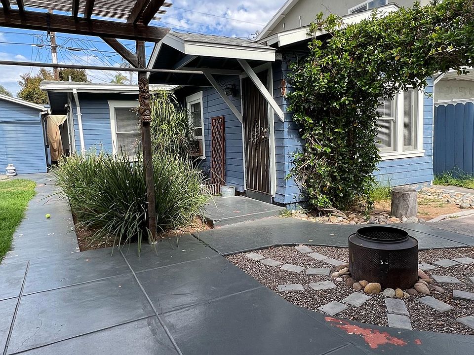 pic of one bedroom home from shared backyard