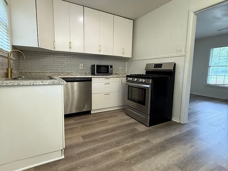 1205 NW 1st Ave — Photo 4