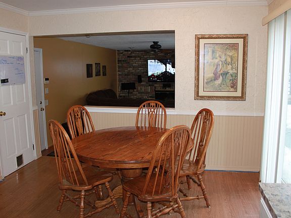 4th image of 37909 Meadowhill Dr W