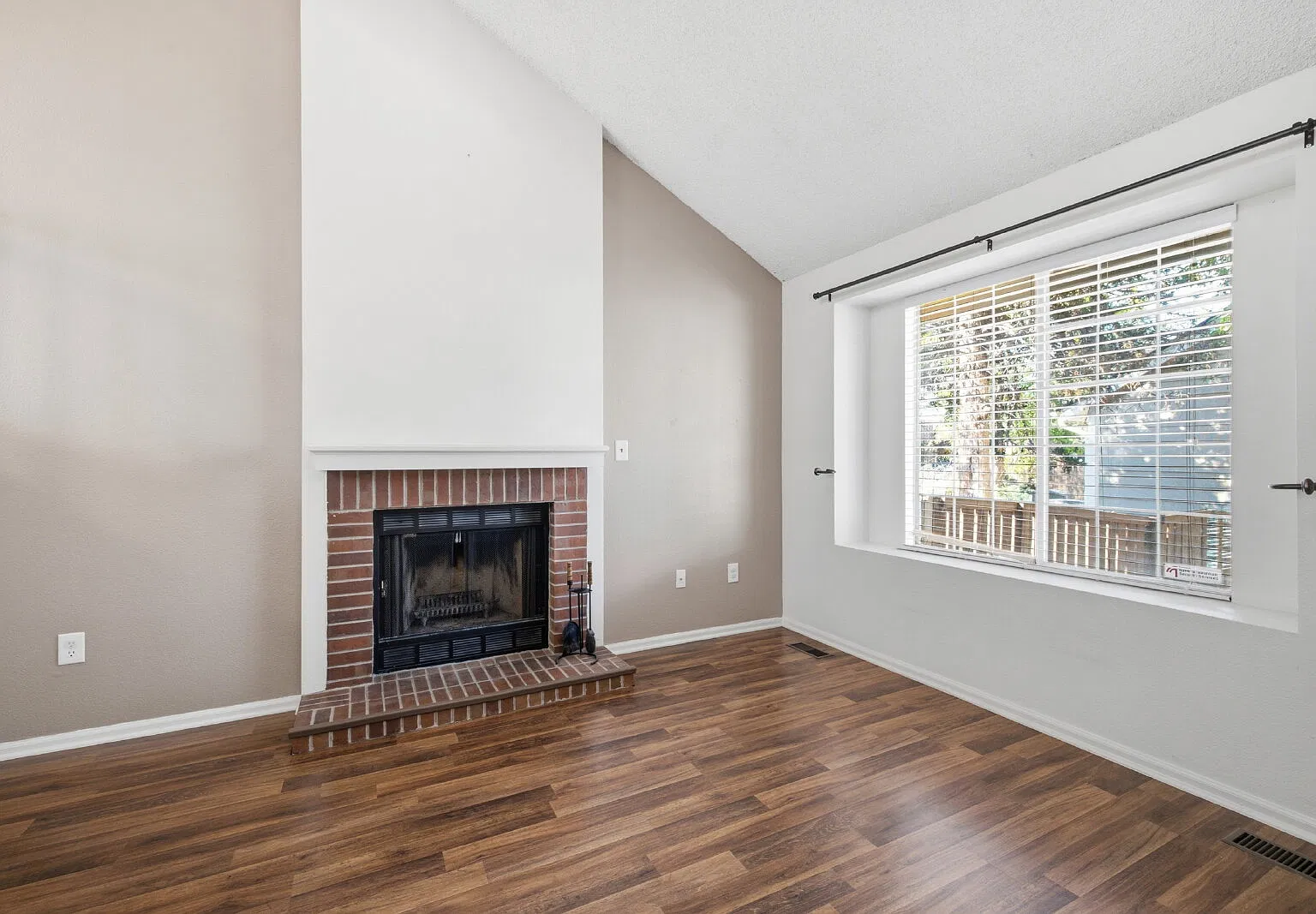 2 bed, 1.5 bath, 1199 sqft, $2,495 — Photo 4