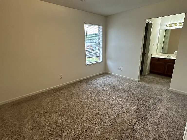 597 Rasco Rd E — Photo 14