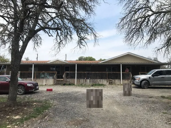 352 Burr Oak Trl, Harper, TX 78631