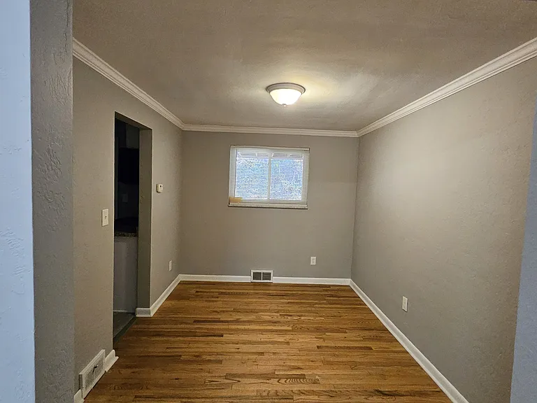 2273 Pauline Ave — Photo 5