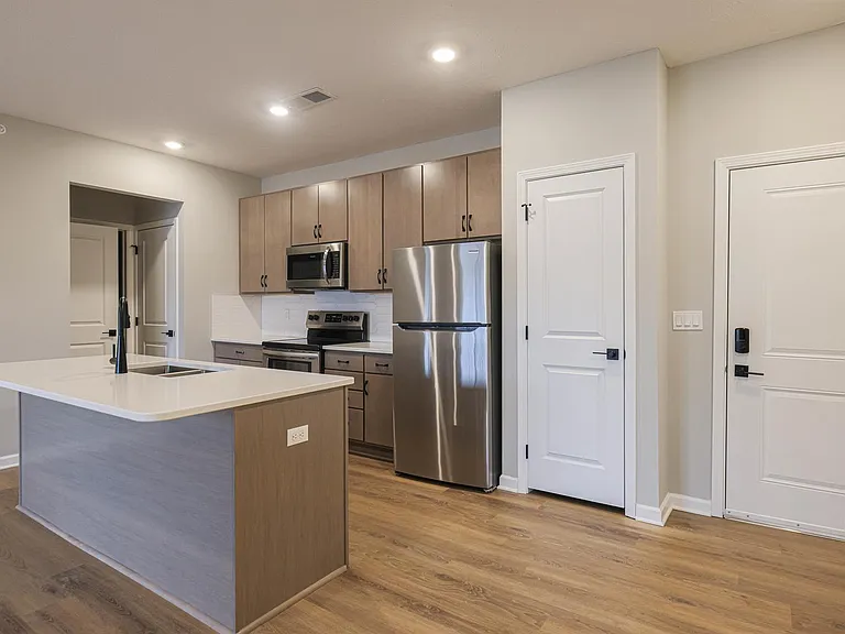 The Creek Apartments — Photo 36