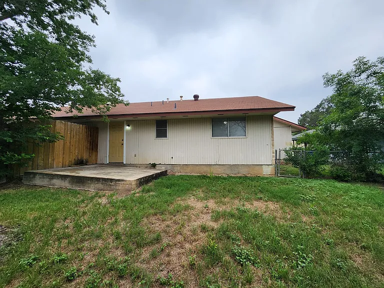 317 Briarwood Dr — Photo 25
