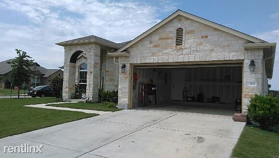 2nd image of 101 Pearland St
