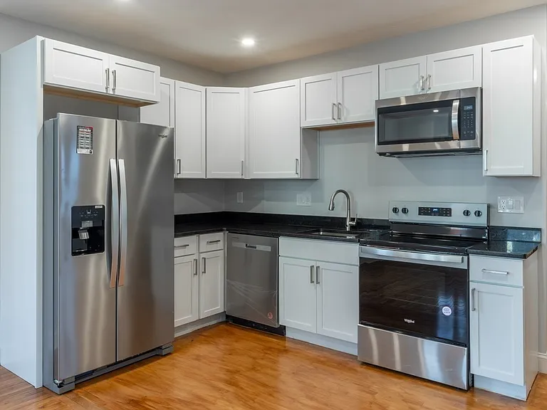 72 Florence St #1 — Photo 6