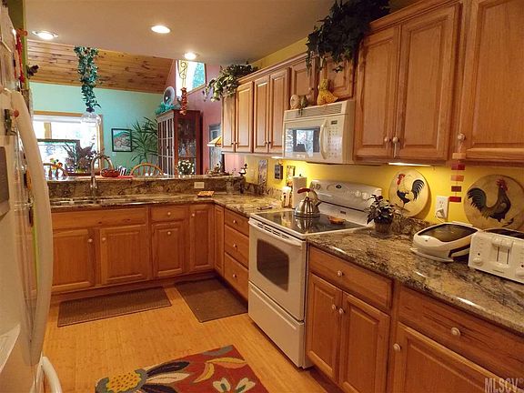 5th image of 220 Silver Springs Dr Unit A