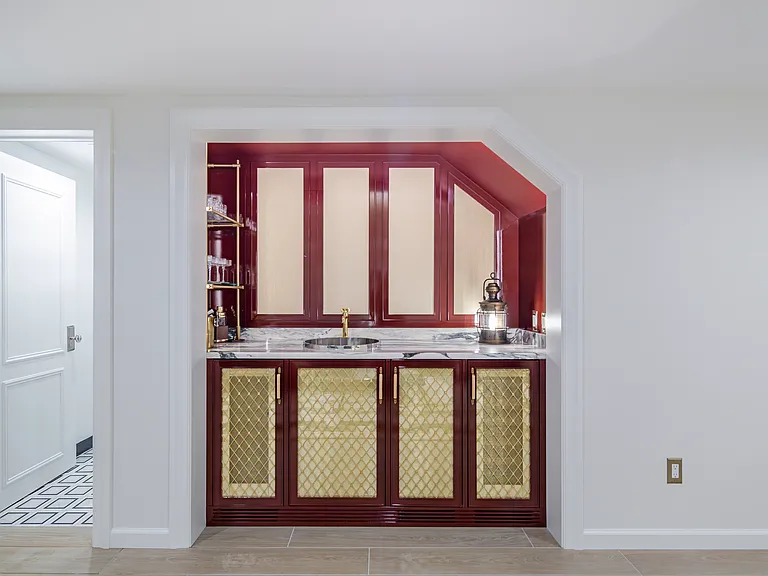 331 Meadows W — Photo 45