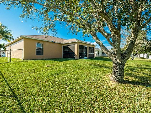 3rd image of 1137 SW 45th Ter