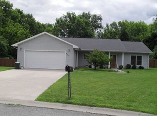 945 Kira Ct, Carbondale, IL 62901