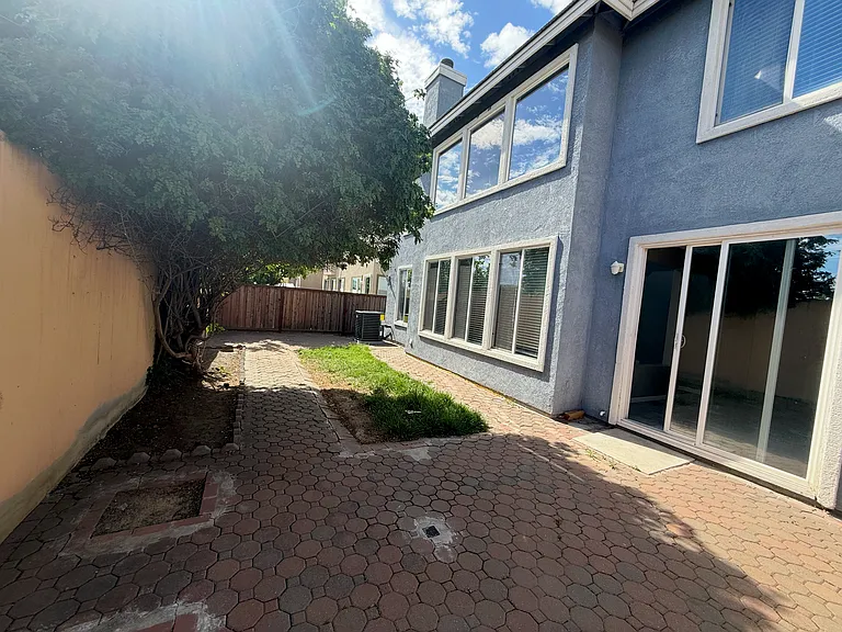 388 Burlington Dr — Photo 13