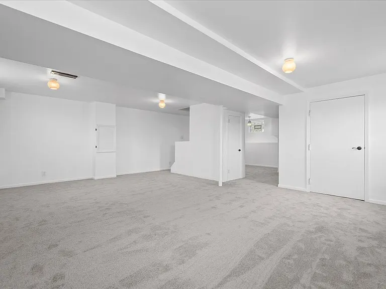 1303 Cloverdale St — Photo 27